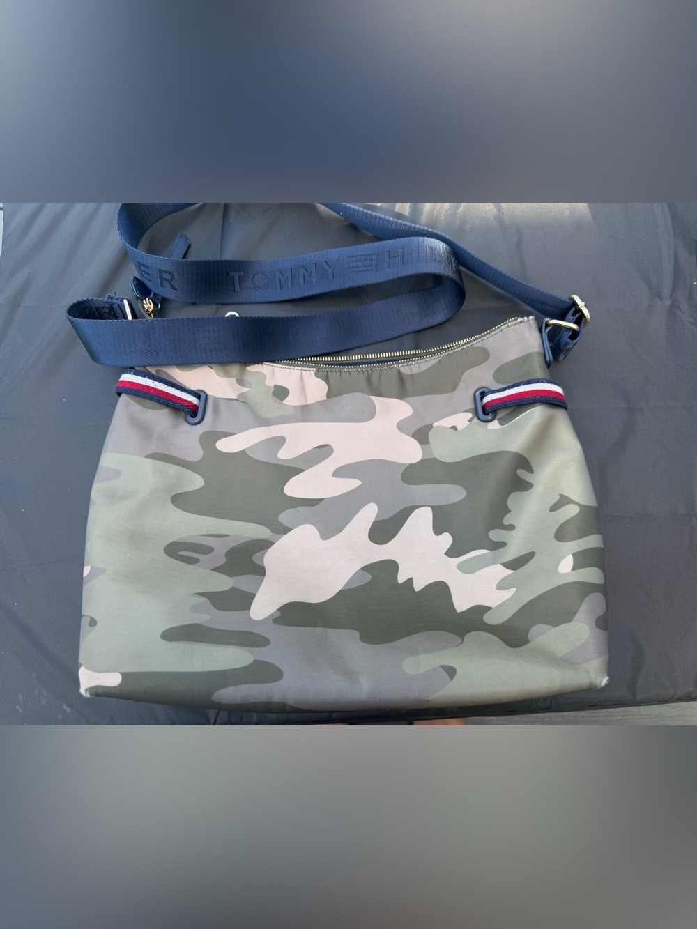 Tommy Hilfiger Women’s Camouflage Crossbody Bag – Olive/Green